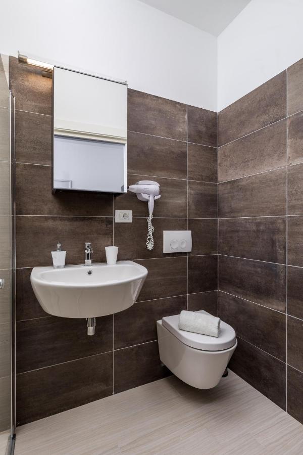 Apartments Harbour View Рийека Екстериор снимка