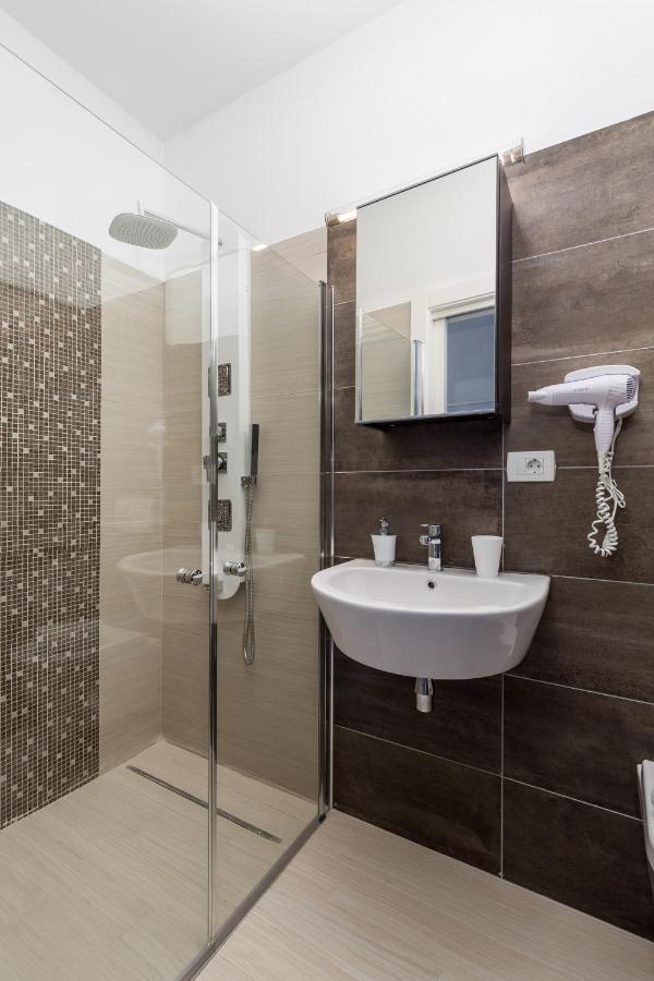 Apartments Harbour View Рийека Екстериор снимка