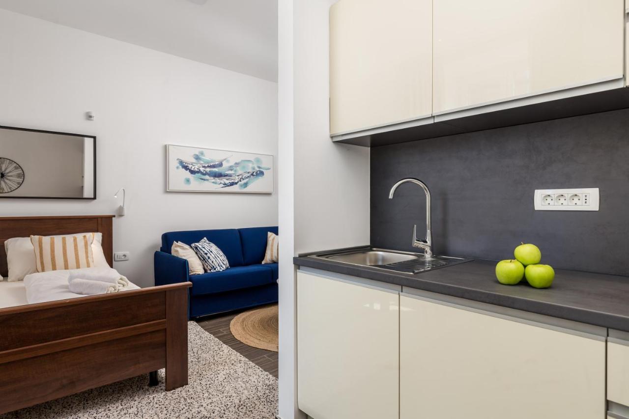 Apartments Harbour View Рийека Екстериор снимка