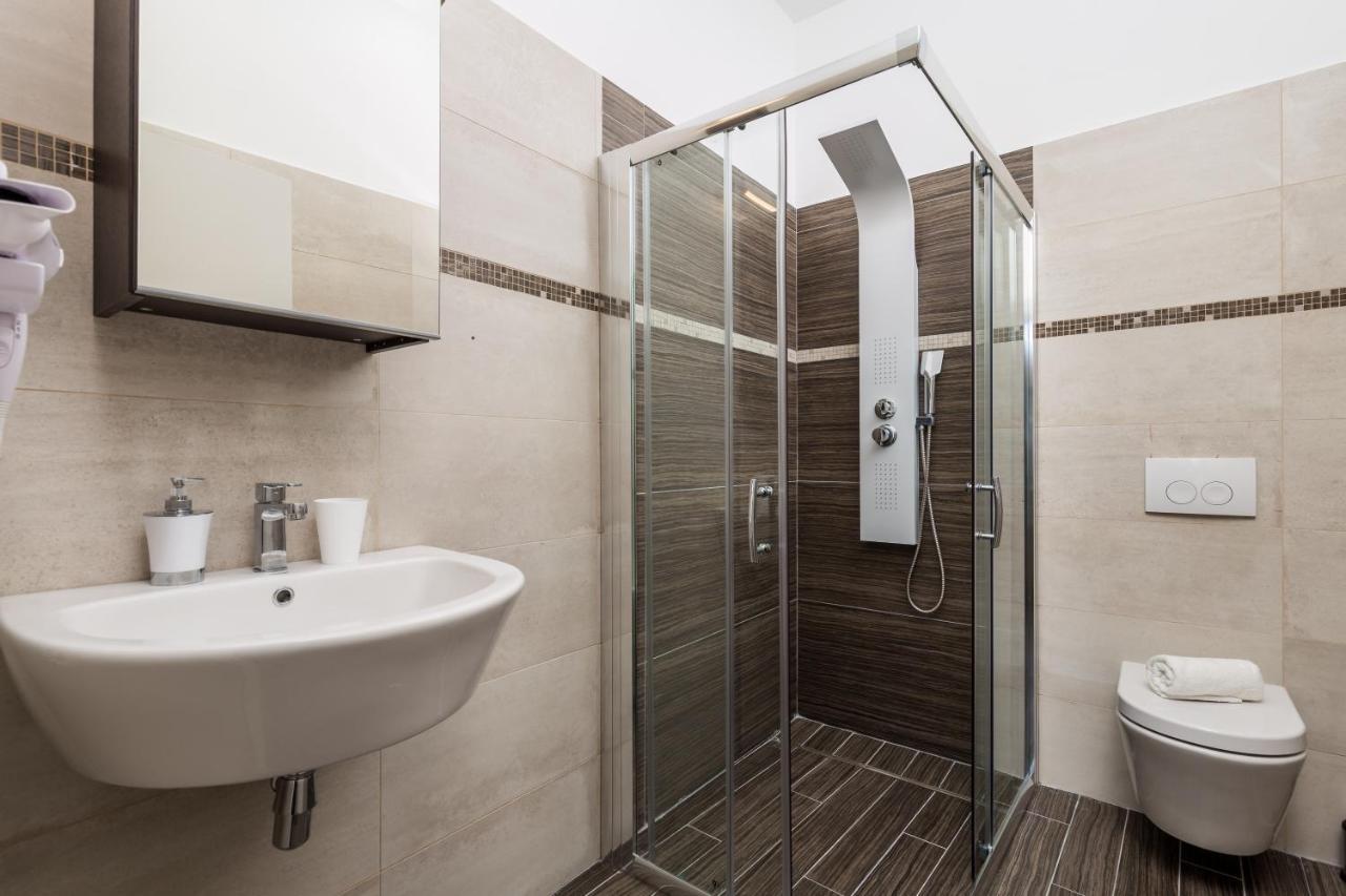 Apartments Harbour View Рийека Екстериор снимка