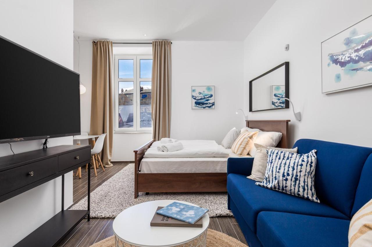 Apartments Harbour View Рийека Екстериор снимка