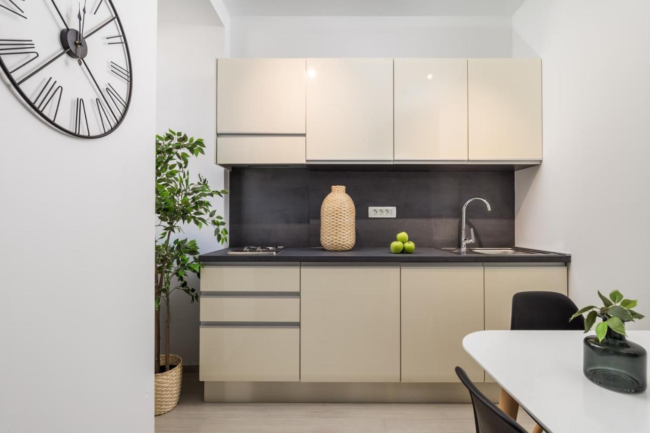 Apartments Harbour View Рийека Екстериор снимка