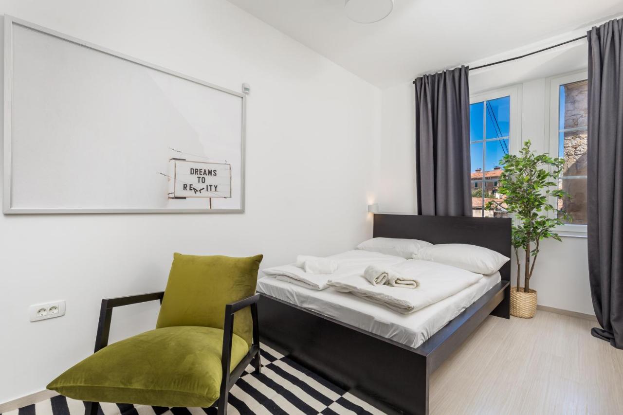 Apartments Harbour View Рийека Екстериор снимка