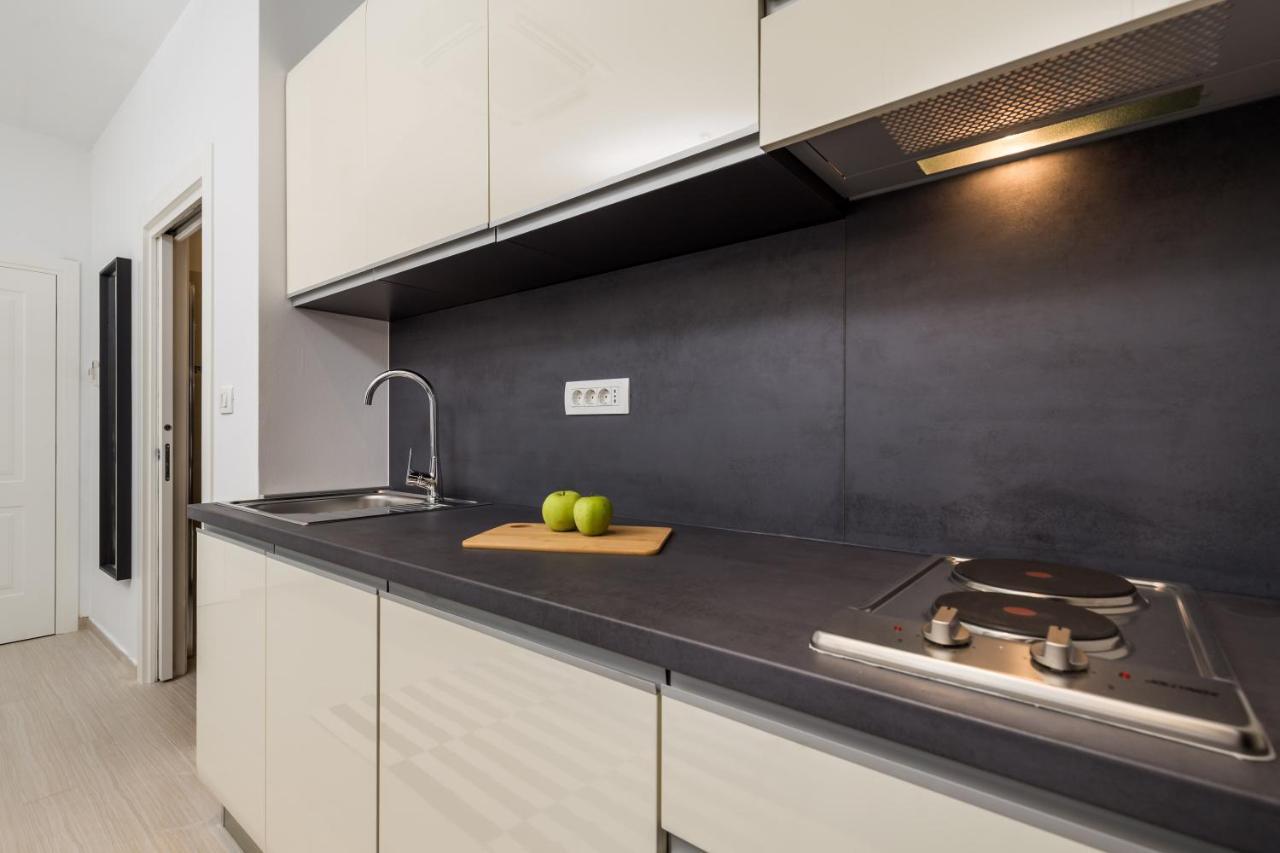 Apartments Harbour View Рийека Екстериор снимка