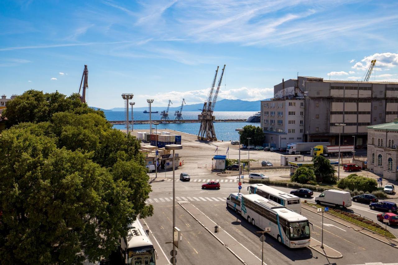 Apartments Harbour View Рийека Екстериор снимка