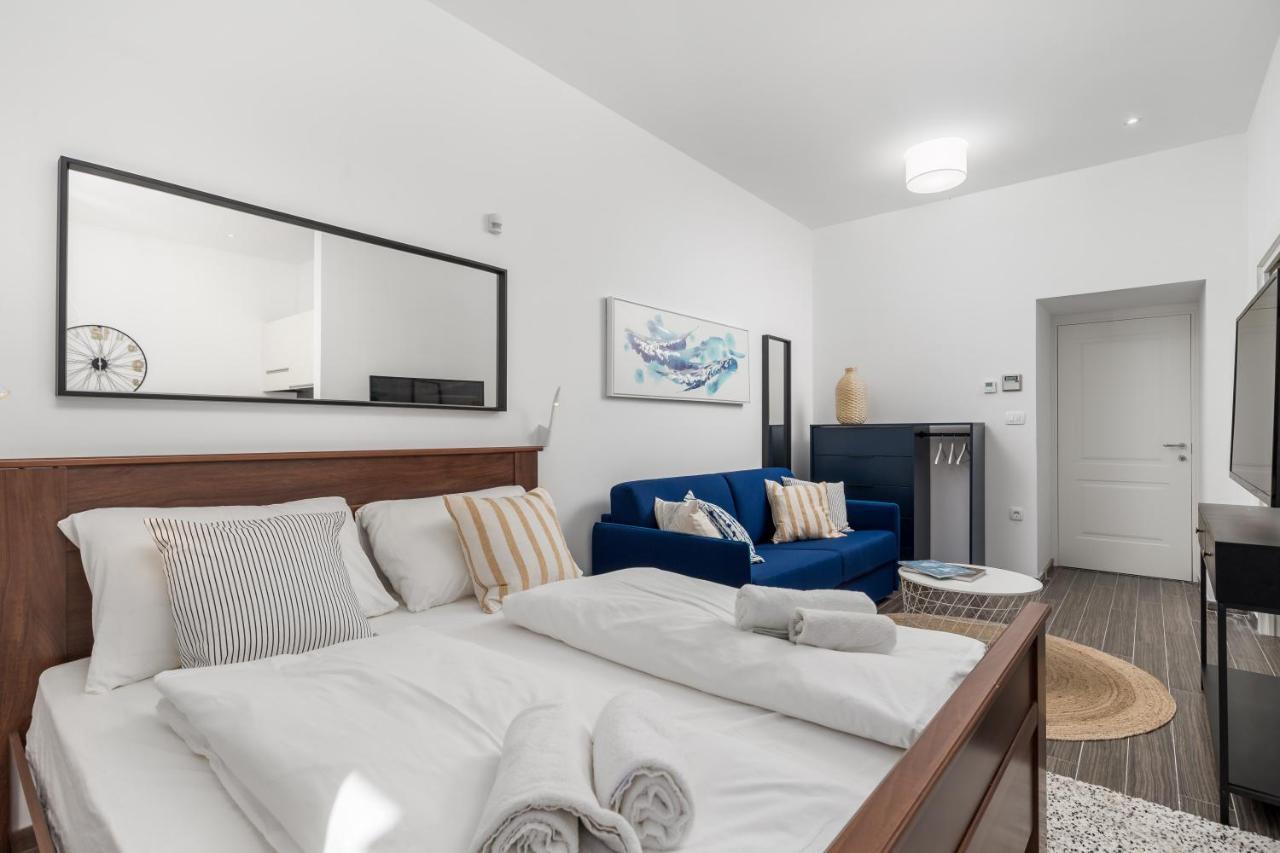 Apartments Harbour View Рийека Екстериор снимка