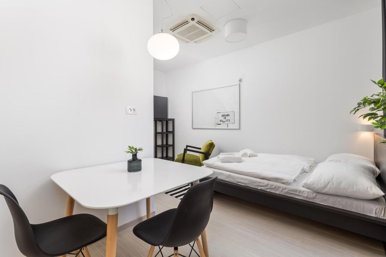 Apartments Harbour View Рийека Екстериор снимка