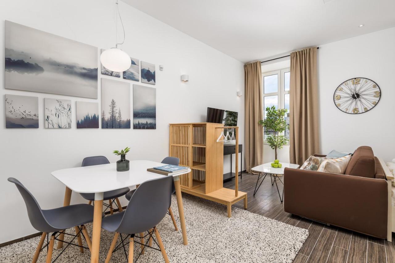 Apartments Harbour View Рийека Екстериор снимка