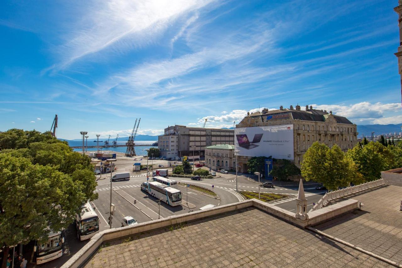 Apartments Harbour View Рийека Екстериор снимка