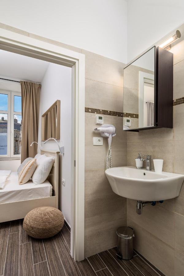 Apartments Harbour View Рийека Екстериор снимка