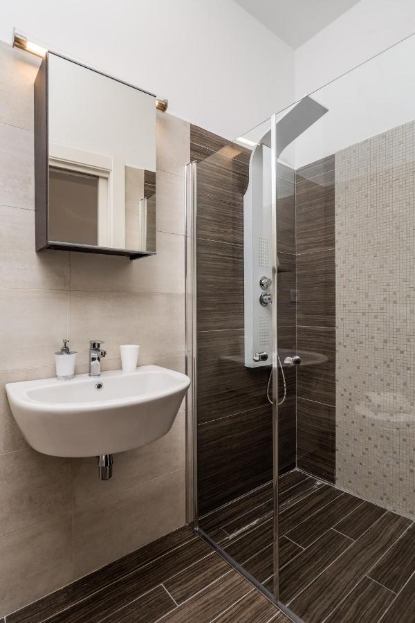 Apartments Harbour View Рийека Екстериор снимка